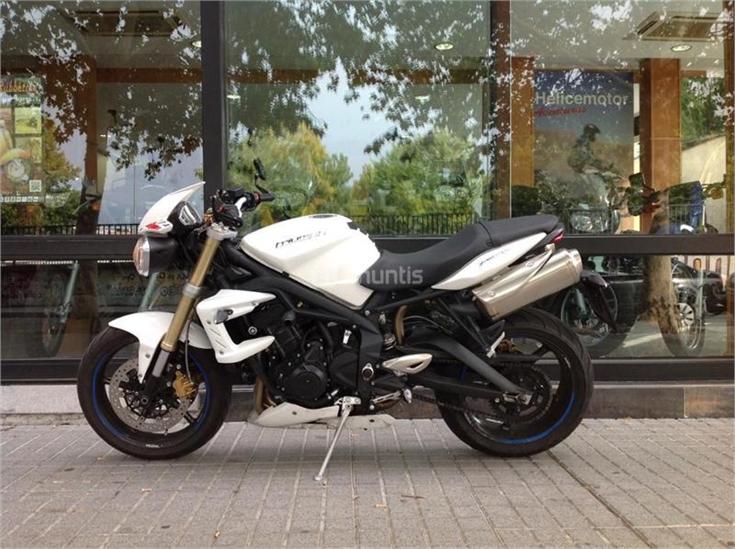 TRIUMPH STREET TRIPLE